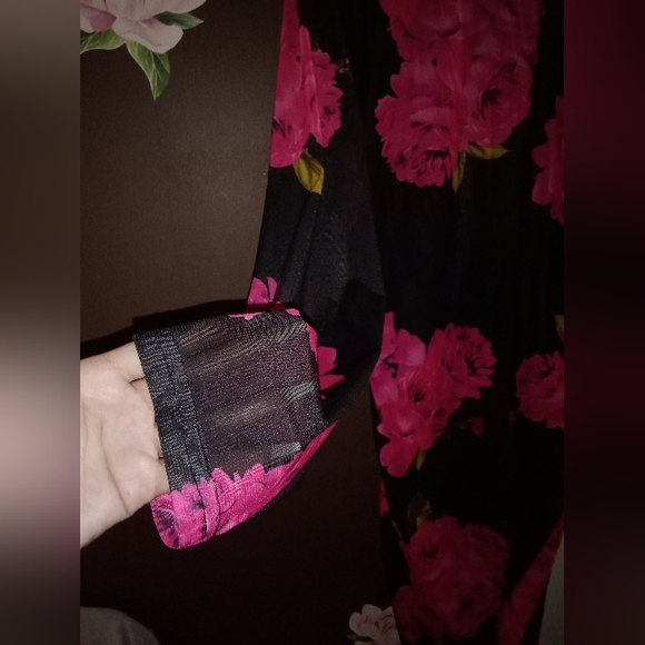 Cute floral dress 👗🖤 - Picture 5 of 7